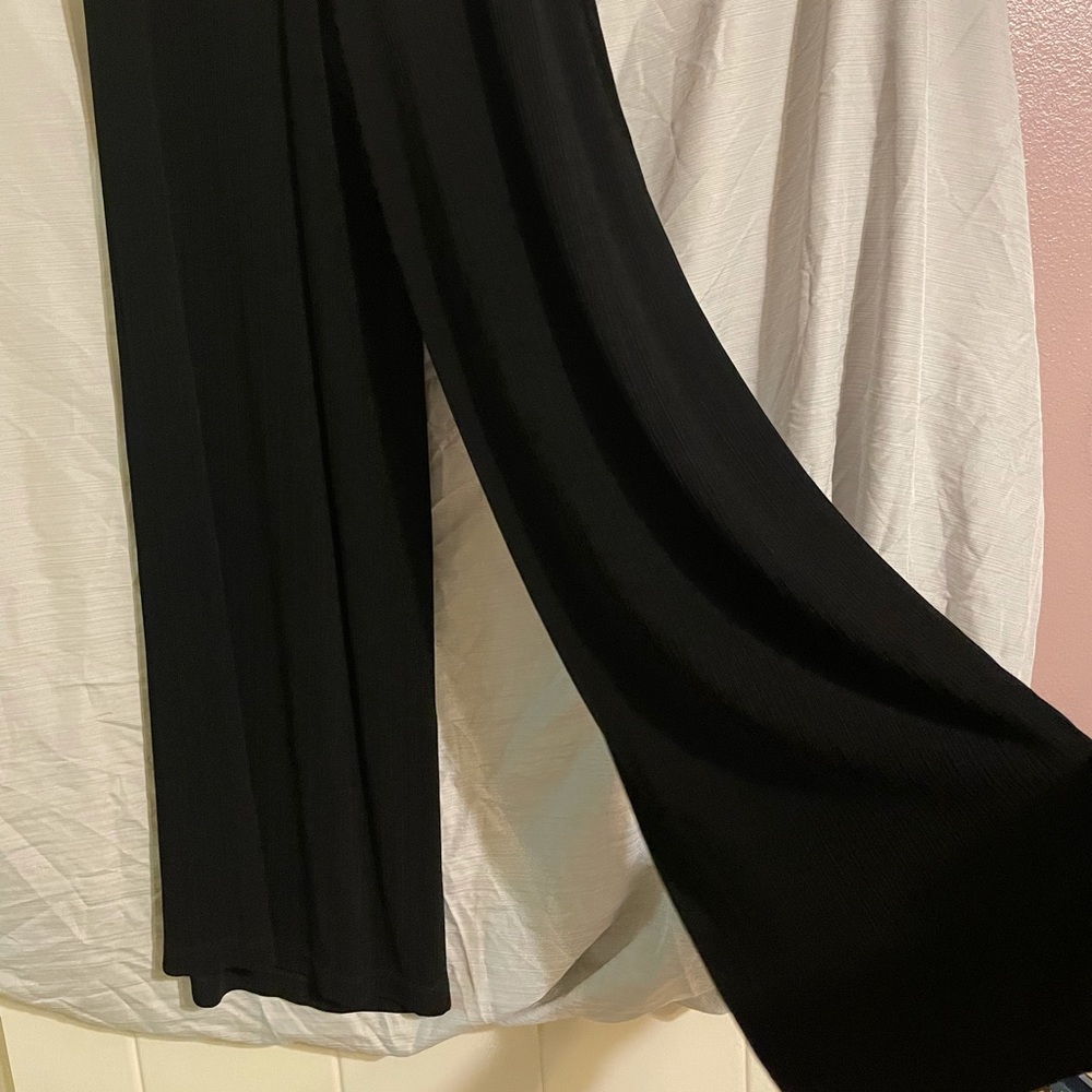 Wide leg, black rayon w/ribbed/crepe design. XLT